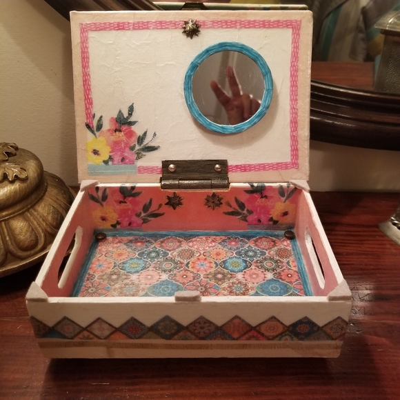 Keepsake/Jewelry Box - Picture 2 of 11